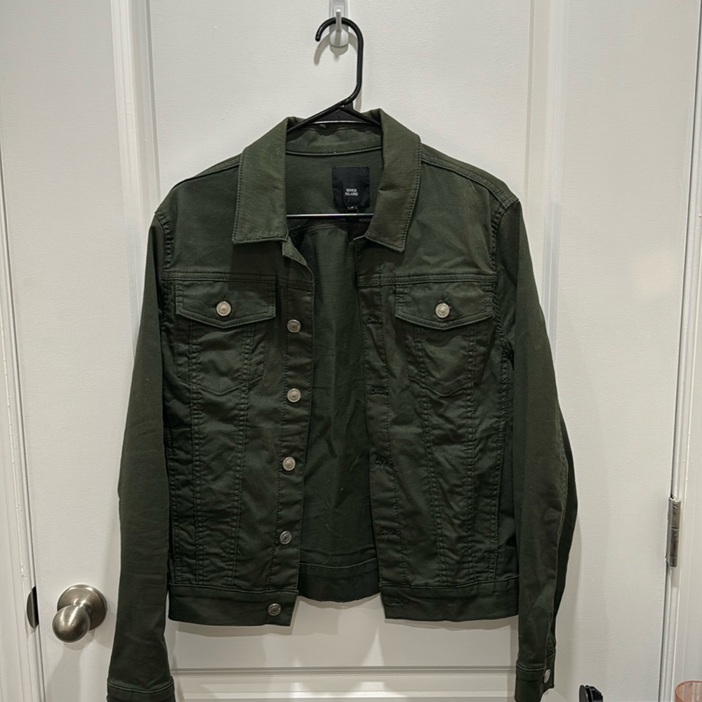 It’s new wore once, don’t want to hoard clothes